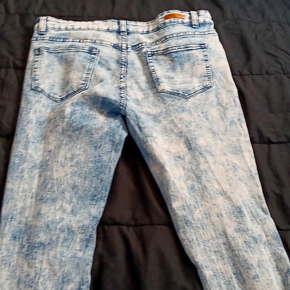 Women's Ripped Jeans - Picture 2 of 2